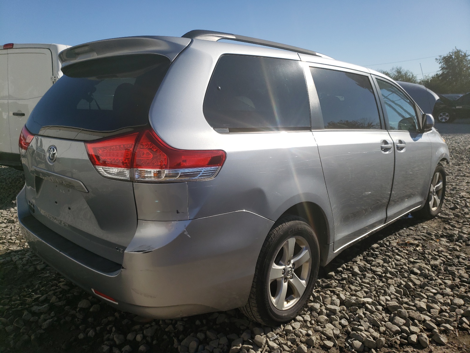 Photo 4 from auction – 2014 TOYOTA SIENNA LE with VIN 5TDKK3DCXES496101