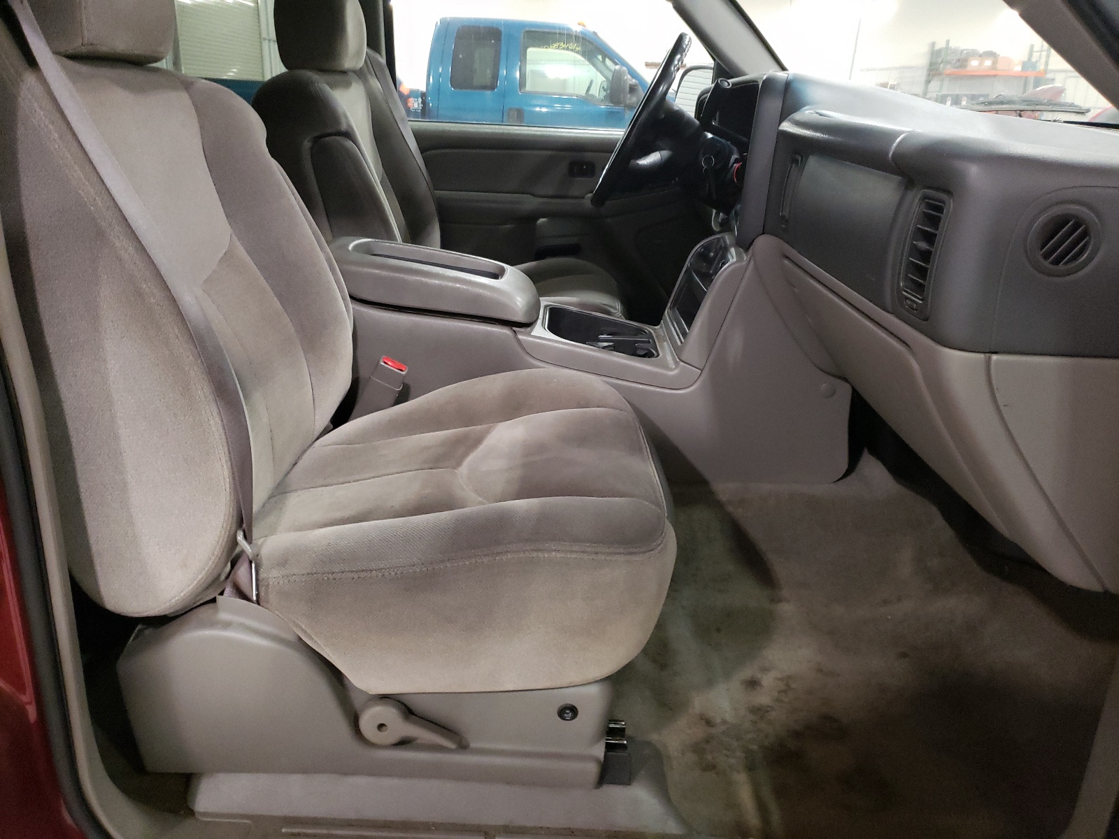 Photo 5 from auction – 2004 GMC YUKON with VIN 1GKEK13Z34J139219