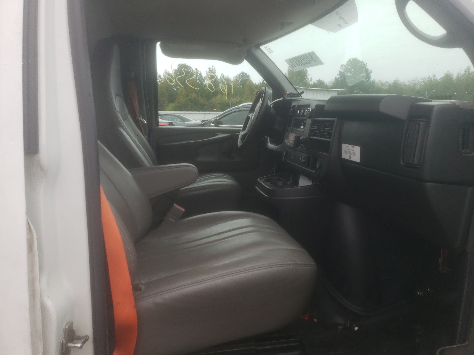 Photo 5 from auction – 2015 GMC SAVANA3500 with VIN 1GTZ7UCF4F1132255