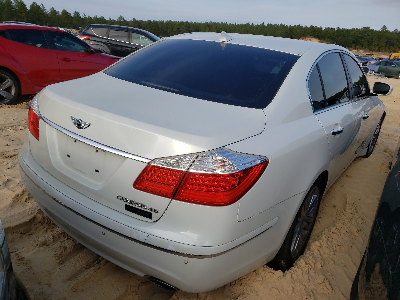 Photo 4 from auction – 2011 HYUNDAI GENESIS 4. with VIN KMHGC4DF7BU121966