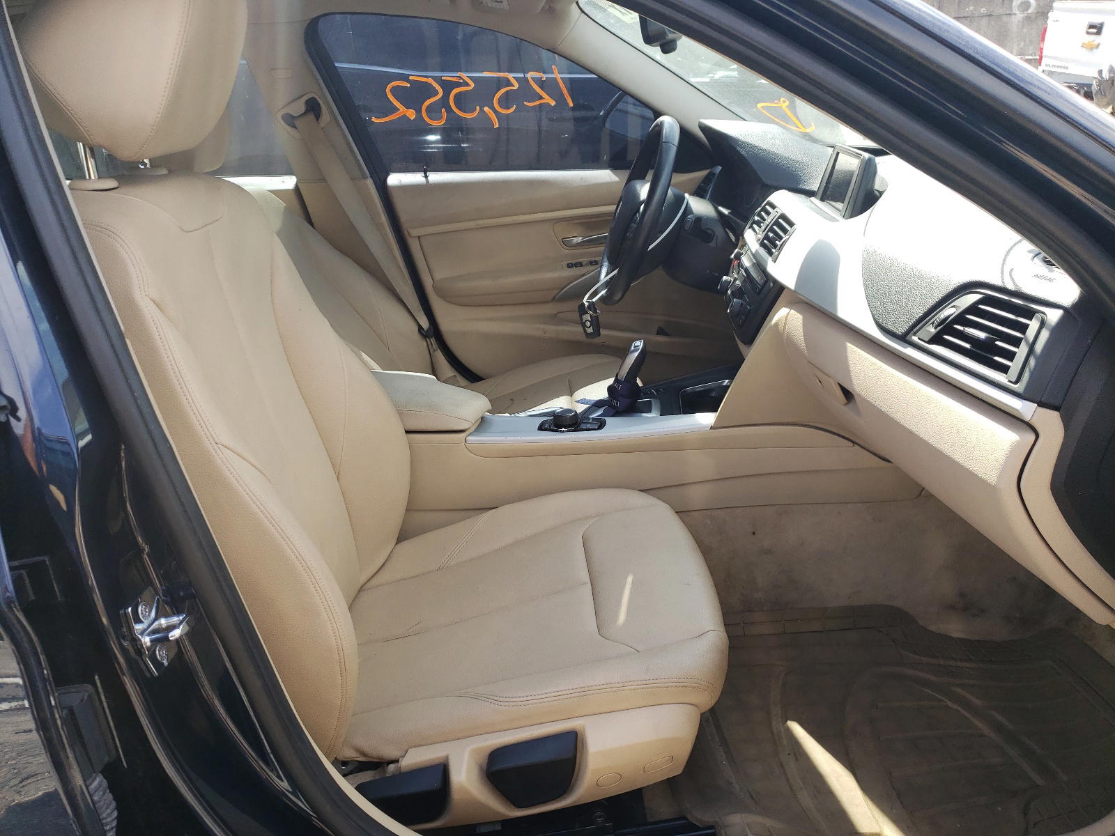 Photo 5 from auction – 2012 BMW 328 I with VIN WBA3A5C54CF257515