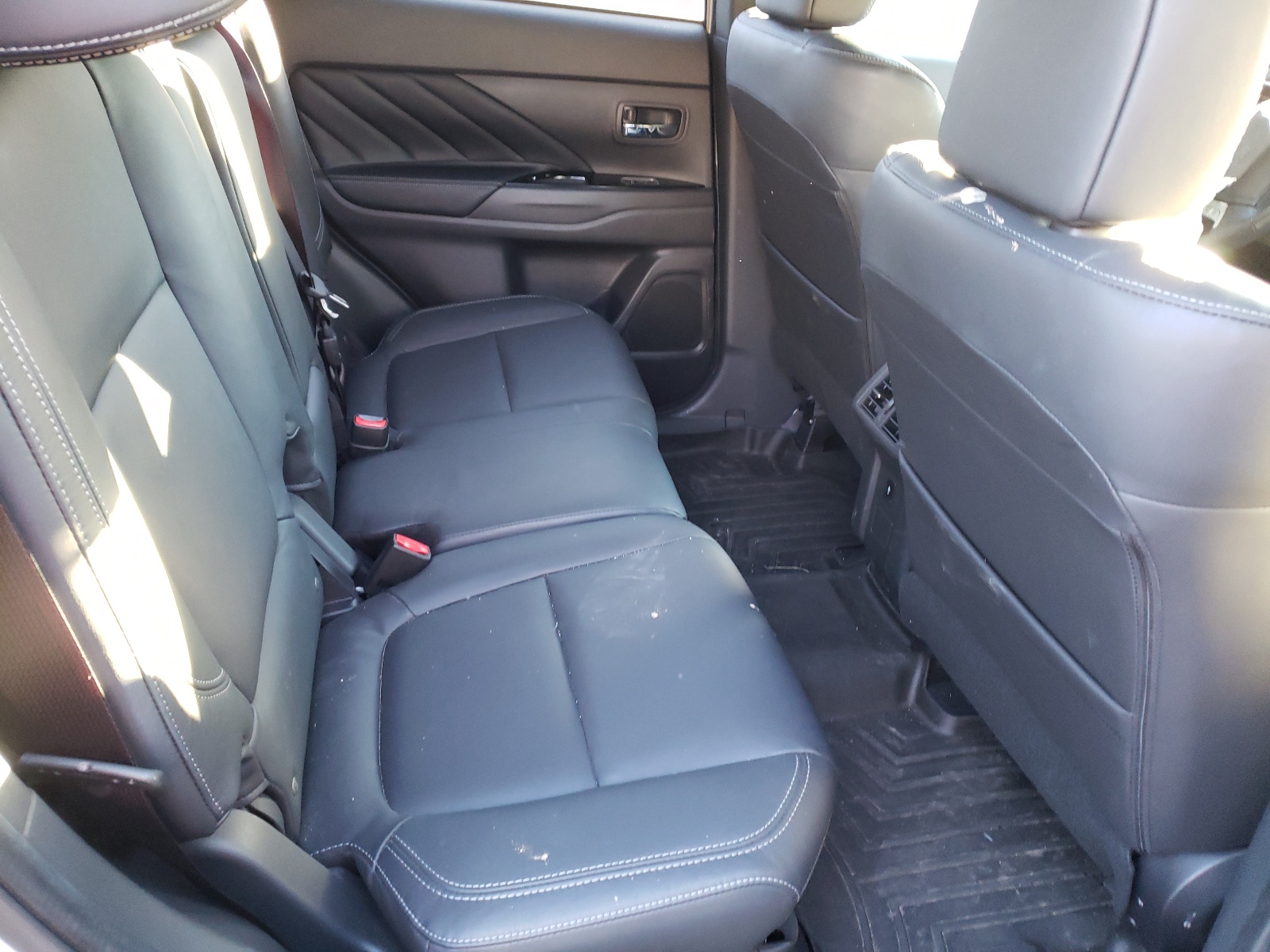 Photo 6 from auction – 2019 MITSUBISHI OUTLANDER with VIN JA4J24A57KZ054730