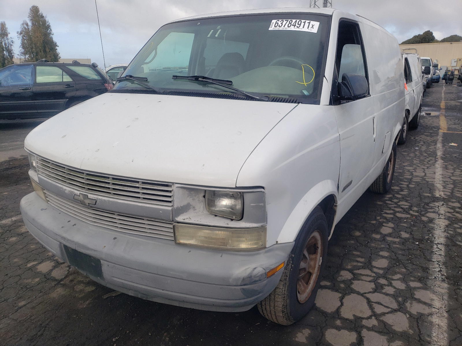 Photo 2 from auction – 2001 CHEVROLET ASTRO with VIN 1GCDM19W91B100512