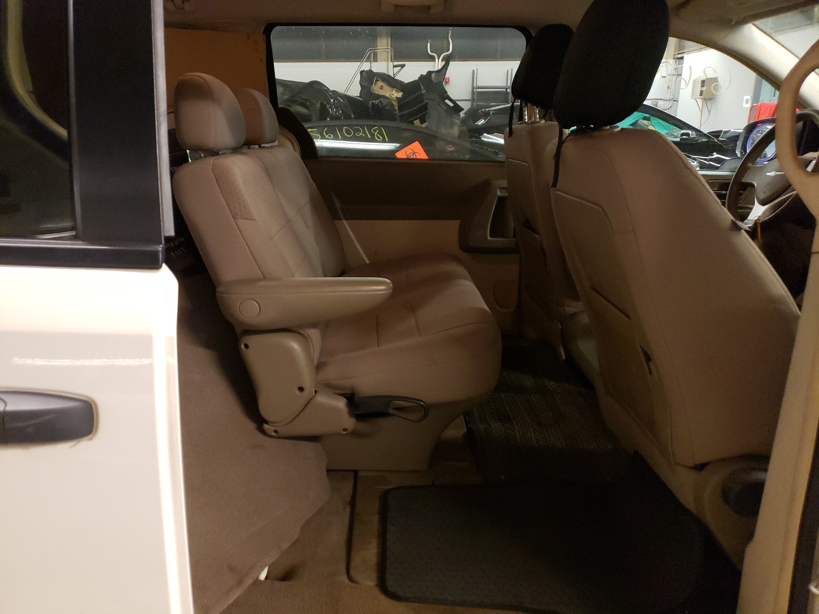 Photo 6 from auction – 2008 CHRYSLER TOWN AND C with VIN 2A8HR44H78R842005