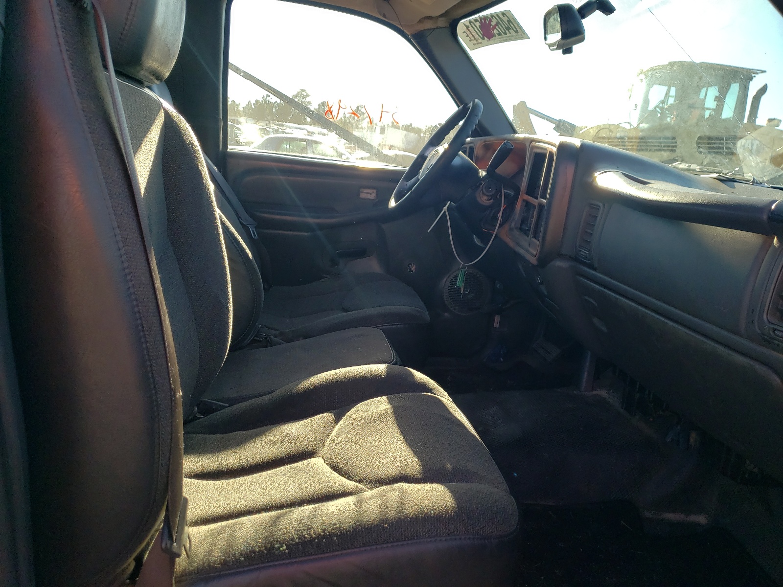 Photo 5 from auction – 2003 CHEVROLET SILVERADO with VIN 1GCEC14X43Z252926