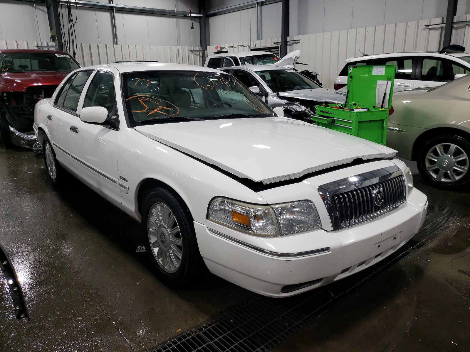 MERCURY GRAND MARQ 2010 with VIN 2MEBM7FV8AX609024 - Photo from auction