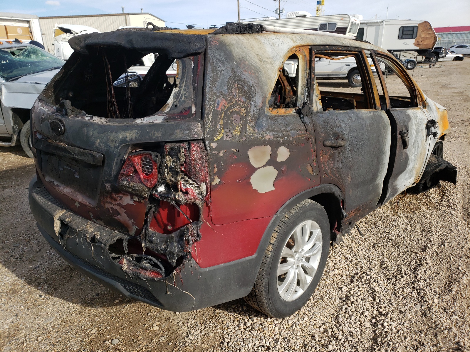 Photo 4 from auction – 2011 KIA SORENTO EX with VIN 5XYKU4A13BG011826