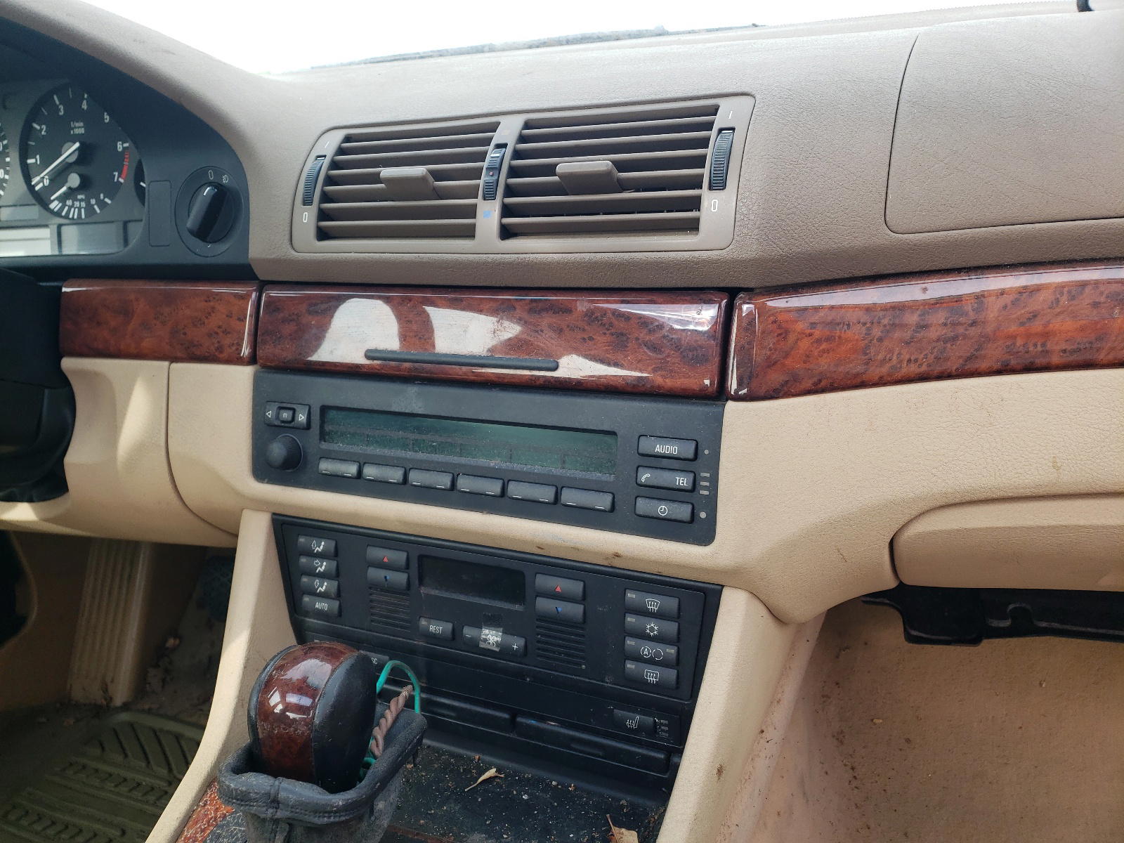 Photo 9 from auction – 2000 BMW 528 I AUTO with VIN WBADM6343YGU29155