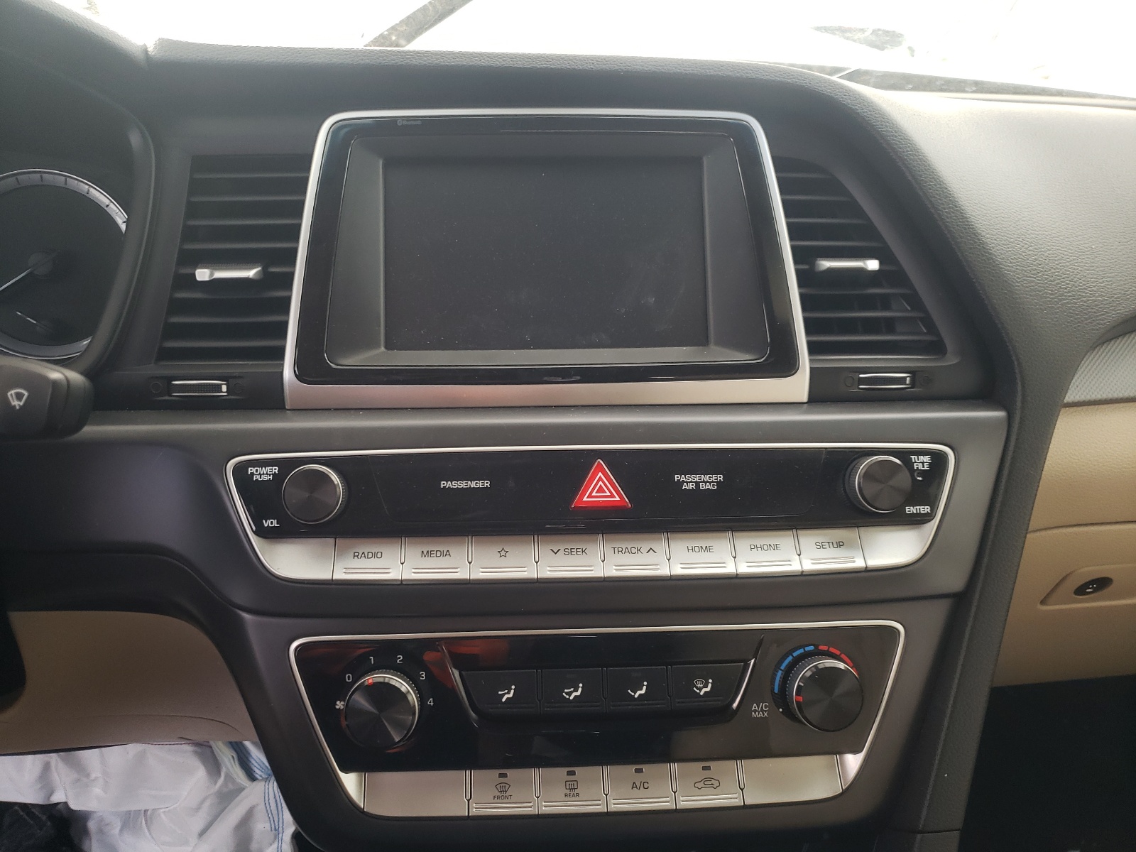 Photo 9 from auction – 2019 HYUNDAI SONATA SE with VIN 5NPE24AF0KH753026