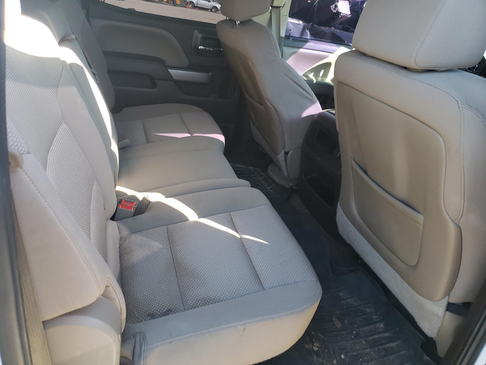 Photo 6 from auction – 2015 CHEVROLET SILVERADO with VIN 3GCUKREC0FG417612