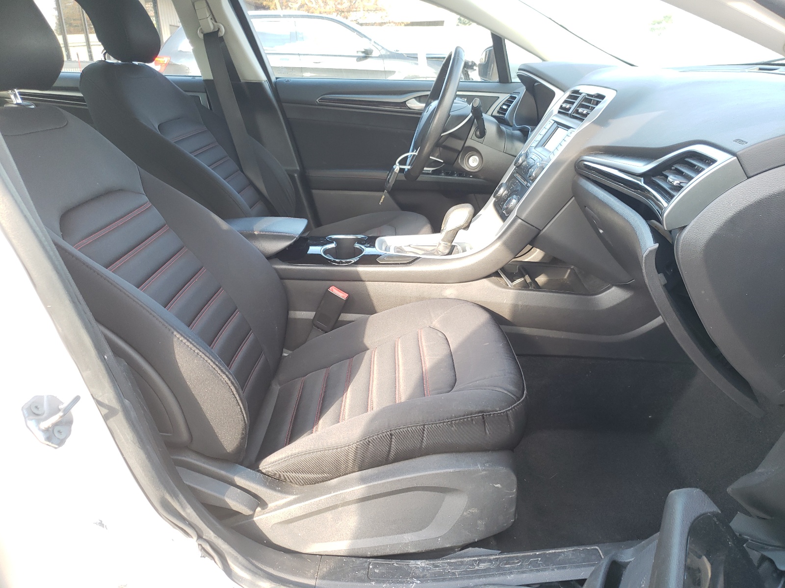 Photo 5 from auction – 2014 FORD FUSION SE with VIN 3FA6P0H79ER364941