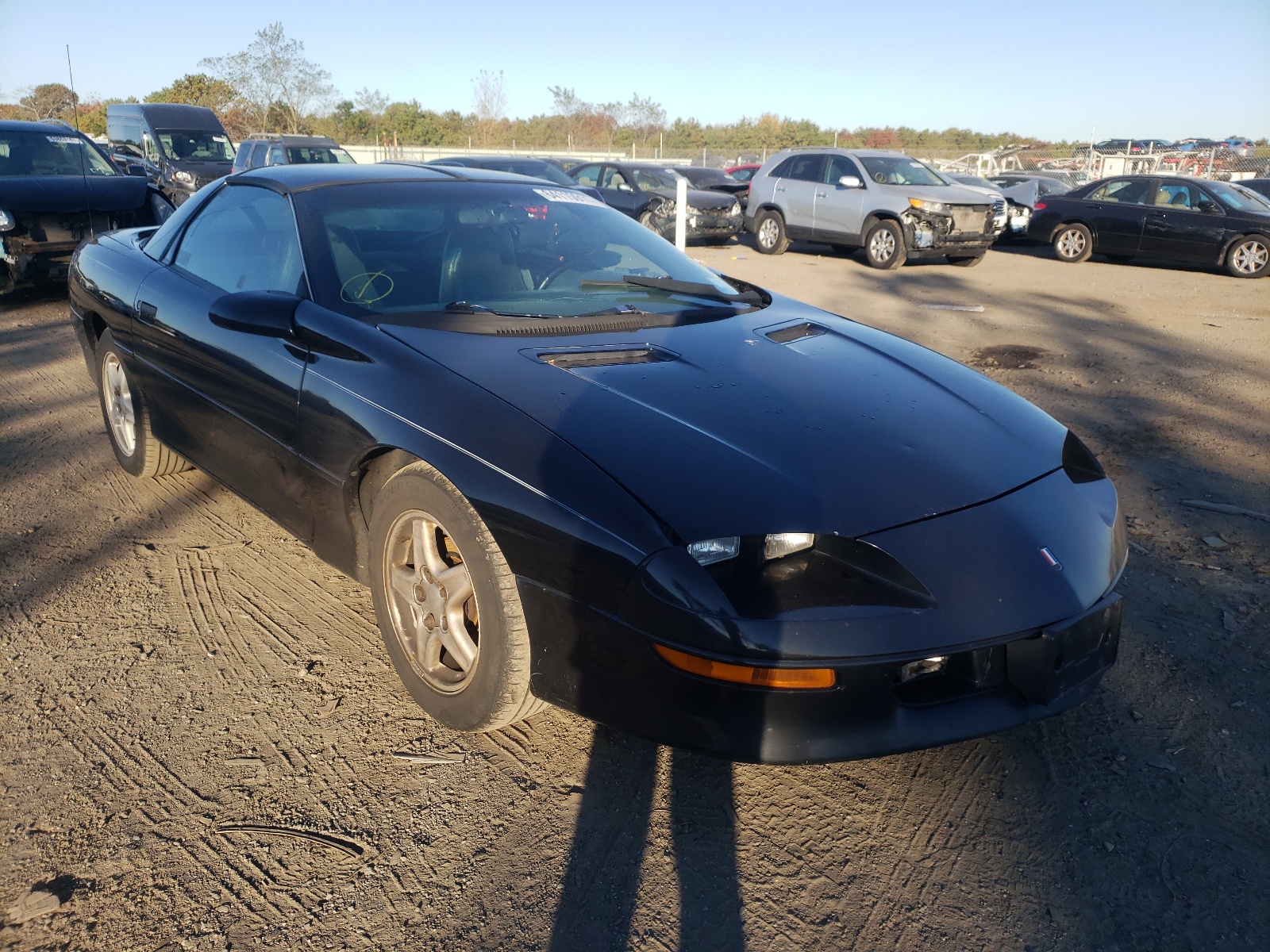CHEVROLET CAMARO BAS 1997 مع رقم تعريف المركبة 2G1FP22KXV2119690 - صورة من المزاد