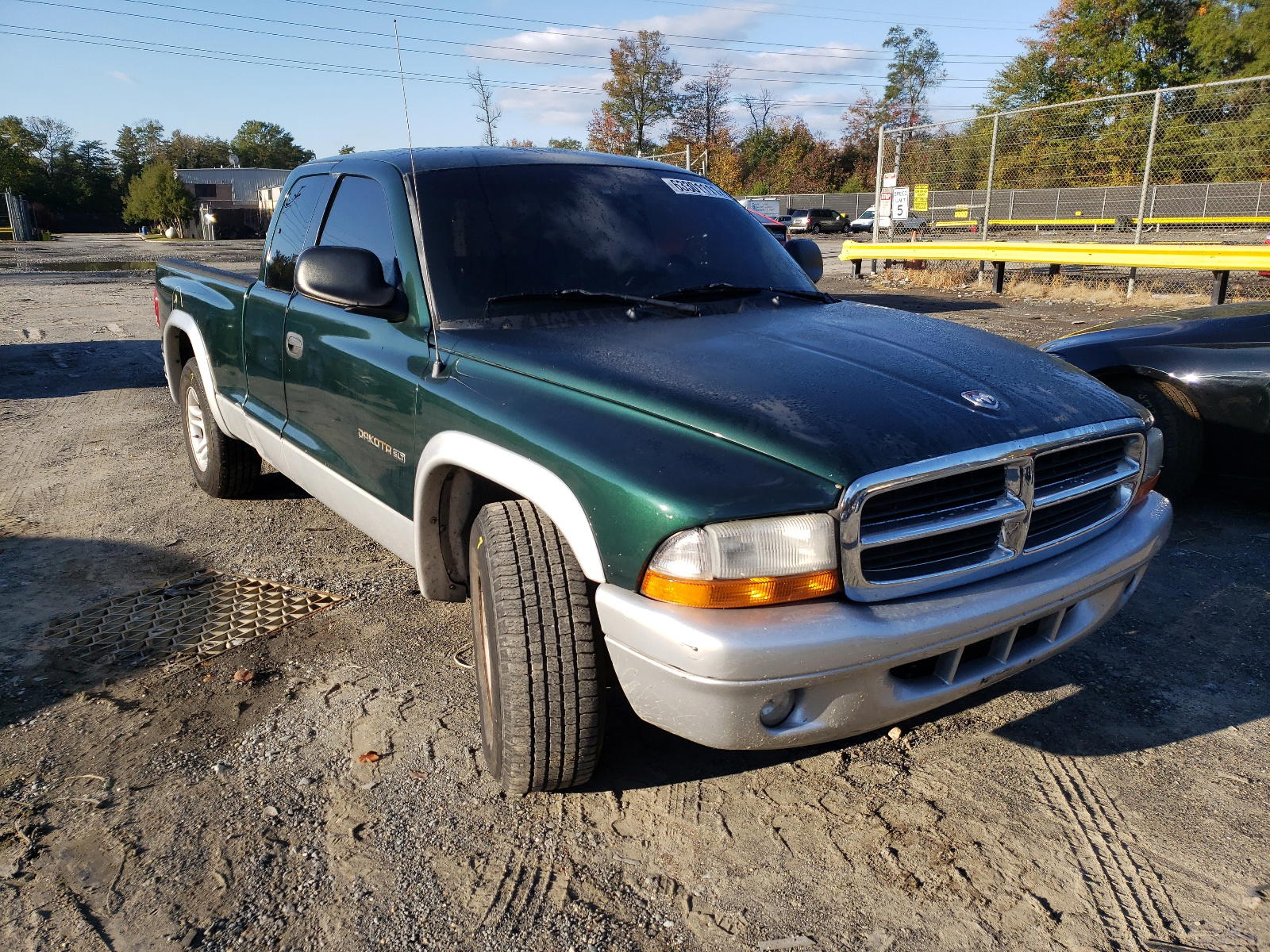 DODGE DAKOTA SLT 2002 with VIN 1B7GL42X72S537625 - Photo from auction