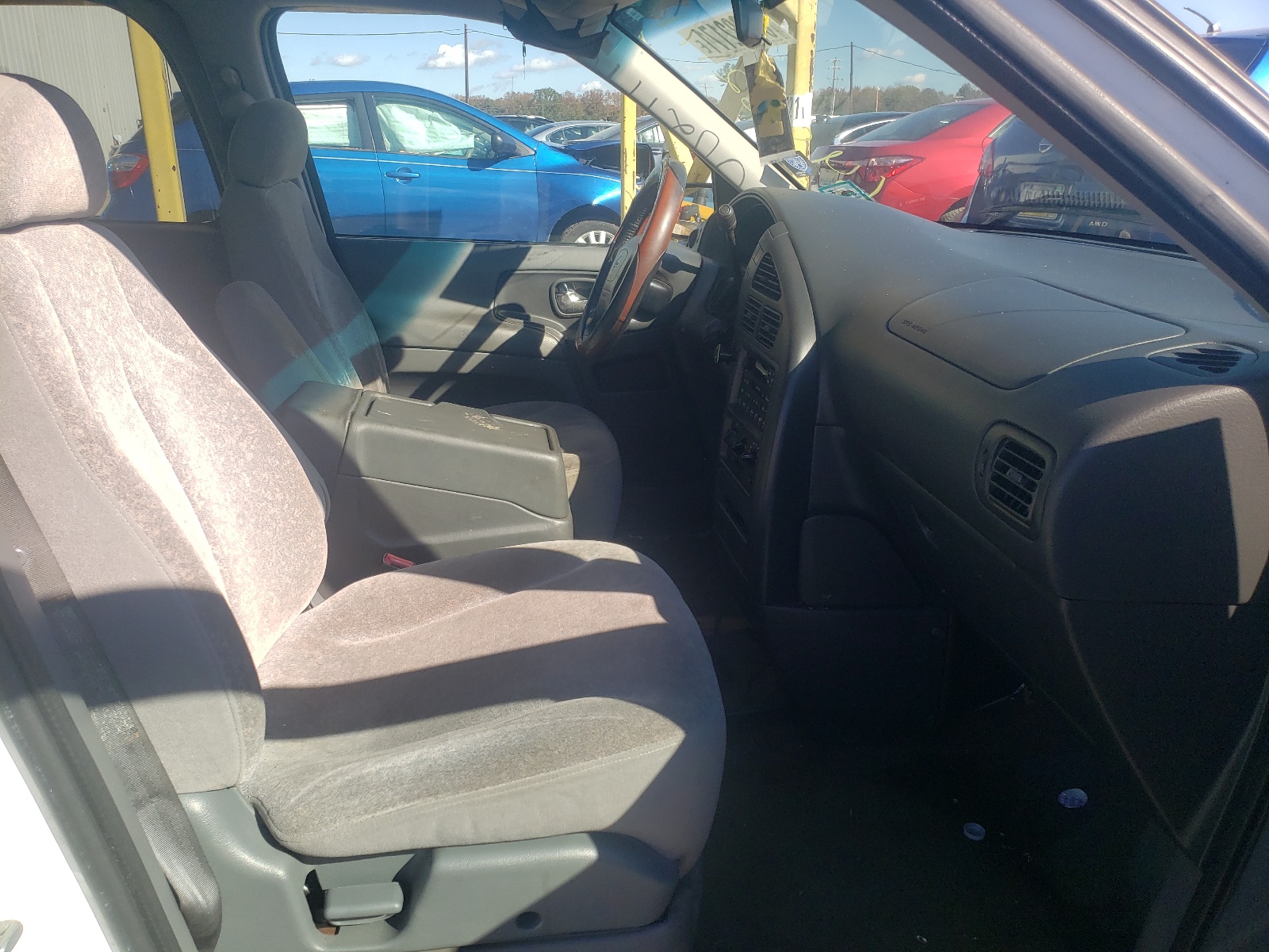 Photo 5 from auction – 2000 NISSAN QUEST SE with VIN 4N2XN11T9YD841394