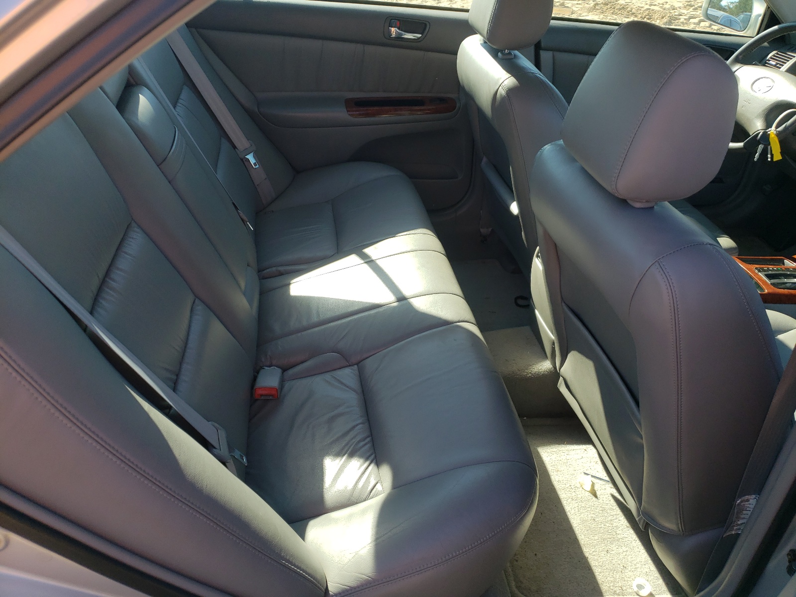 Photo 6 from auction – 2003 TOYOTA CAMRY LE with VIN 4T1BF32K53U554652