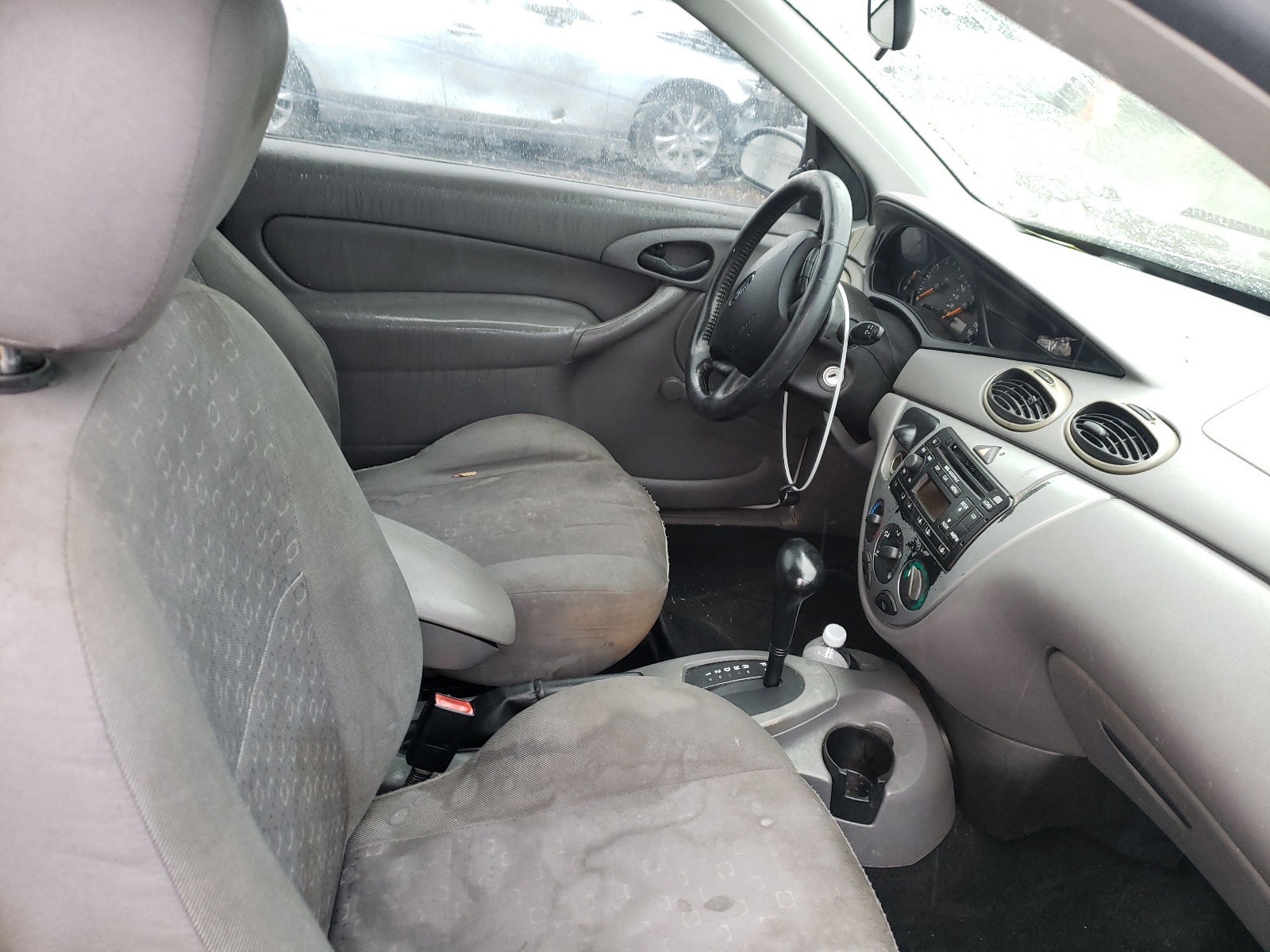 Zdjęcie 5 z aukcji – 2004 FORD FOCUS LX z VIN 3FAFP313X4R117807
