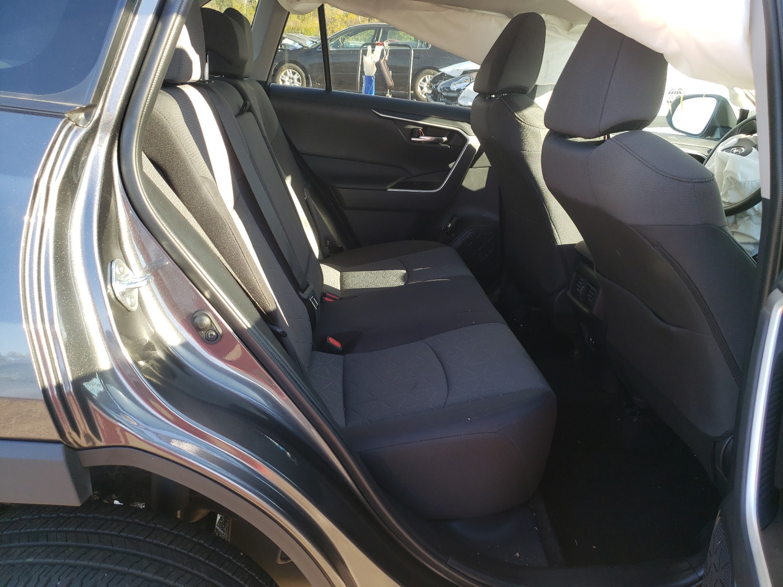 Photo 6 from auction – 2021 TOYOTA RAV4 XLE with VIN 2T3W1RFV4MC107330