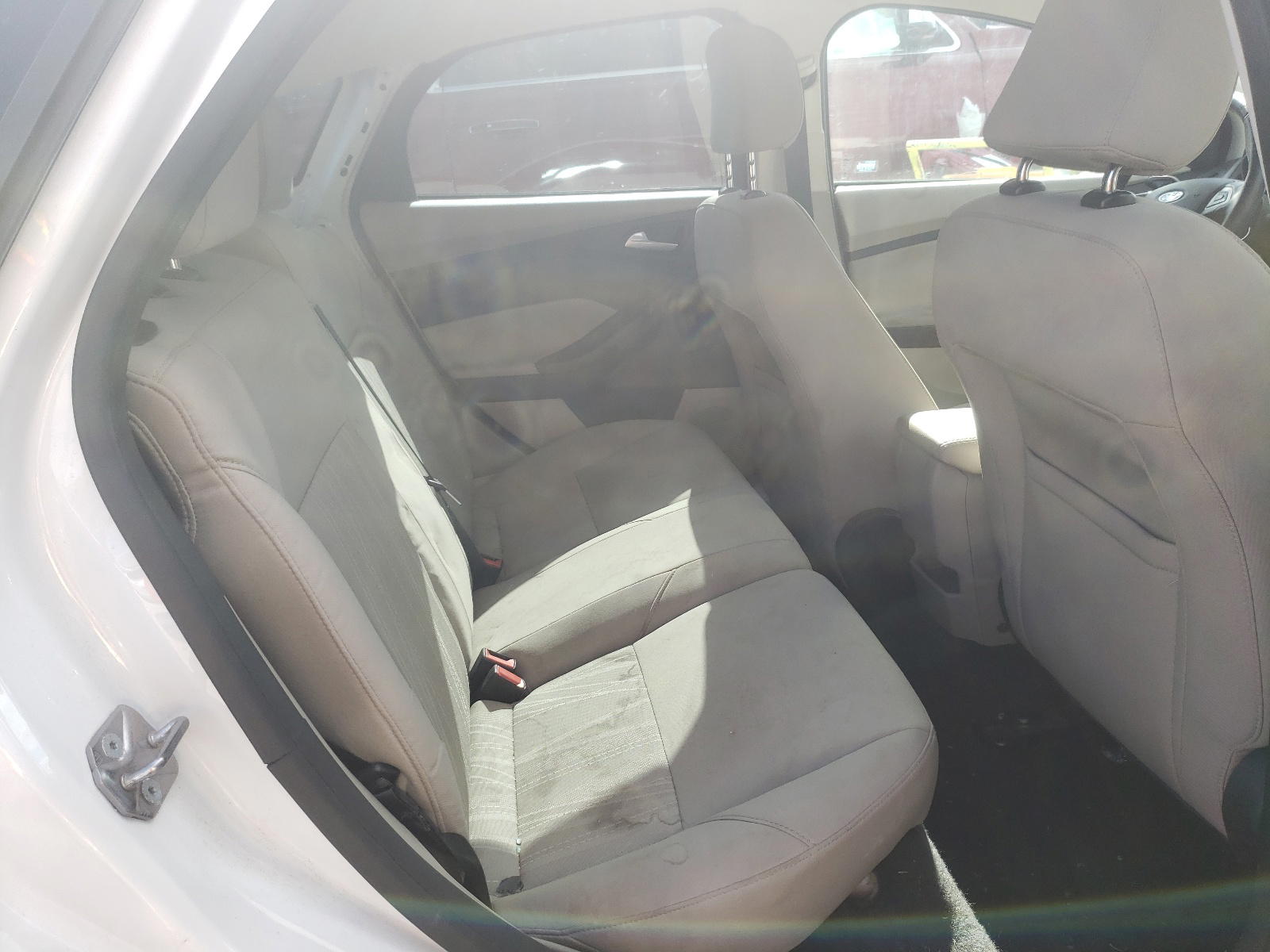 Photo 6 from auction – 2015 FORD FOCUS SE with VIN 1FADP3KE3FL281053