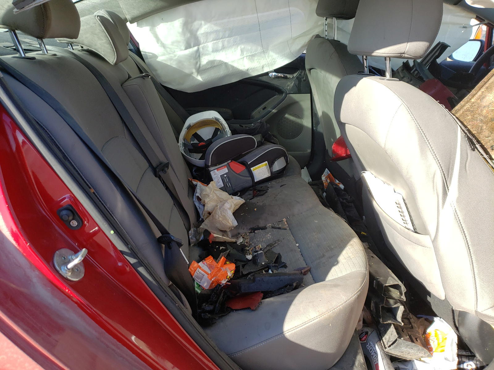 Photo 6 from auction – 2015 KIA FORTE LX with VIN KNAFX4A68F5434319