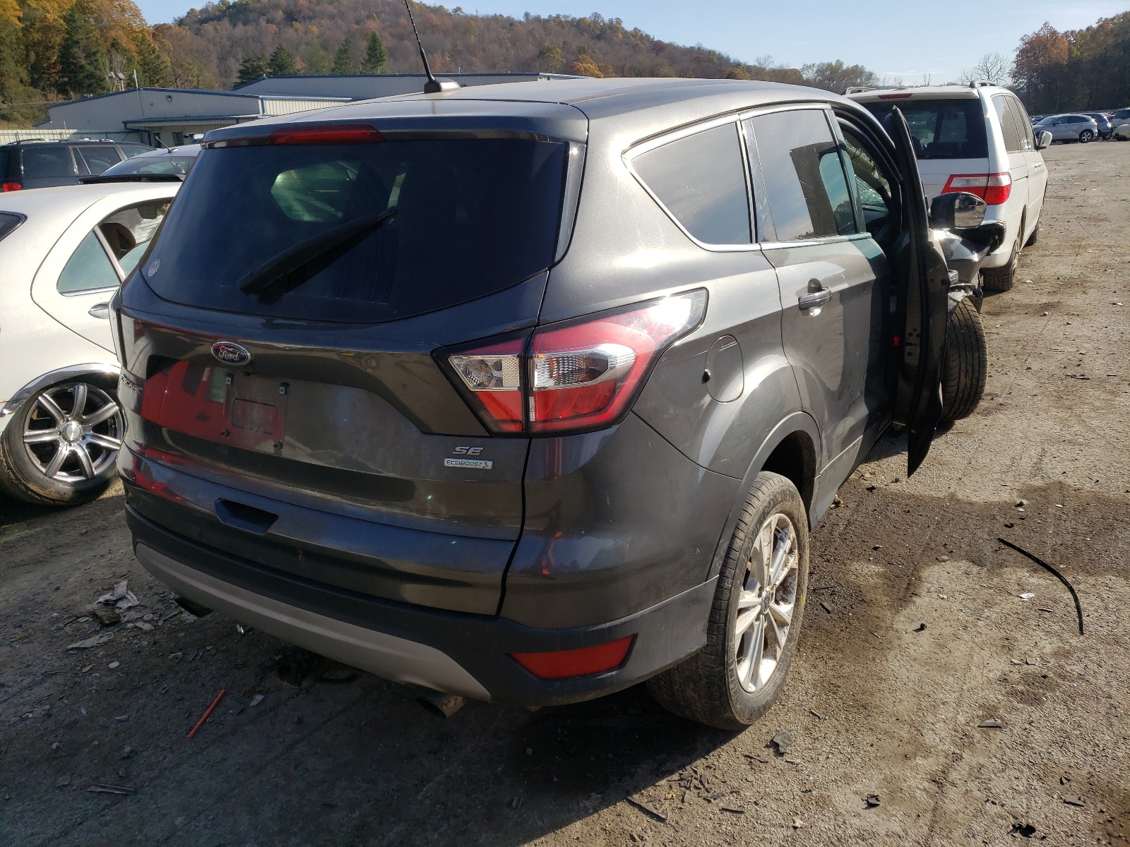 Photo 4 from auction – 2017 FORD ESCAPE SE with VIN 1FMCU0GD9HUF08865