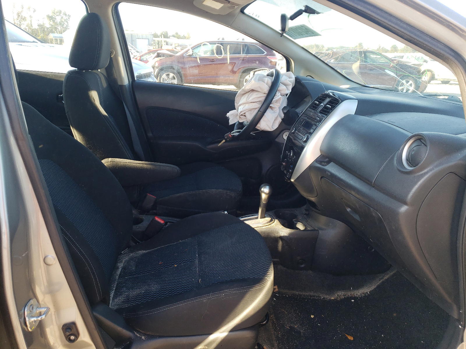 Photo 5 from auction – 2015 NISSAN VERSA NOTE with VIN 3N1CE2CP6FL409444