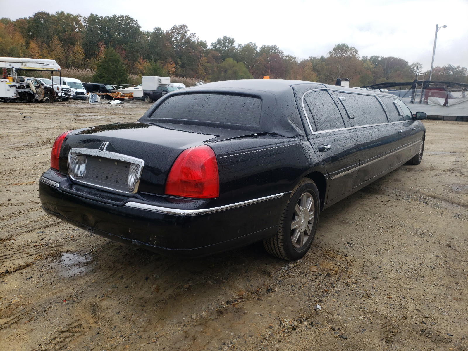 Photo 4 from auction – 2008 LINCOLN TOWN CAR E with VIN 2L1FM88W08X649782