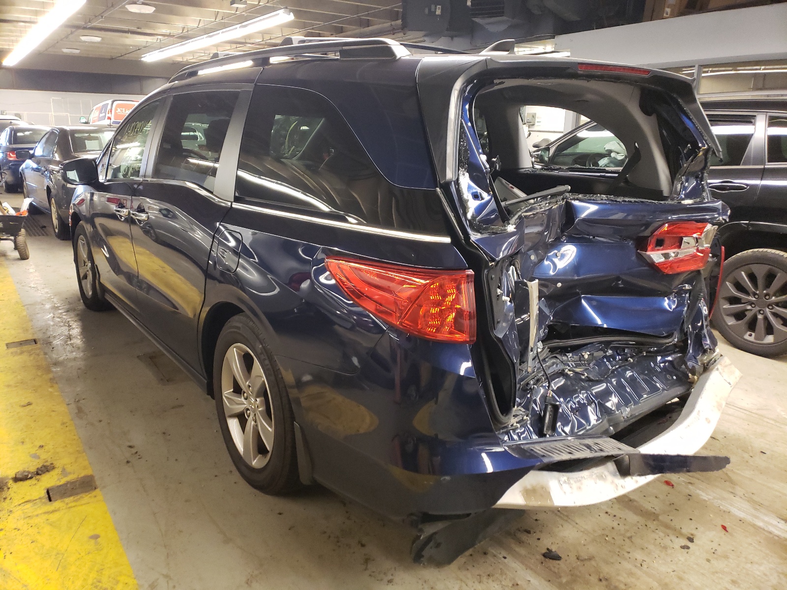 Photo 3 from auction – 2018 HONDA ODYSSEY EX with VIN 5FNRL6H70JB021016