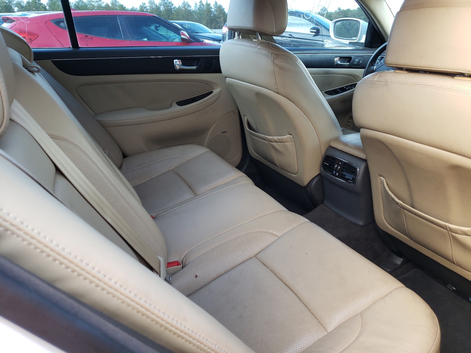 Photo 6 from auction – 2011 HYUNDAI GENESIS 4. with VIN KMHGC4DF7BU121966