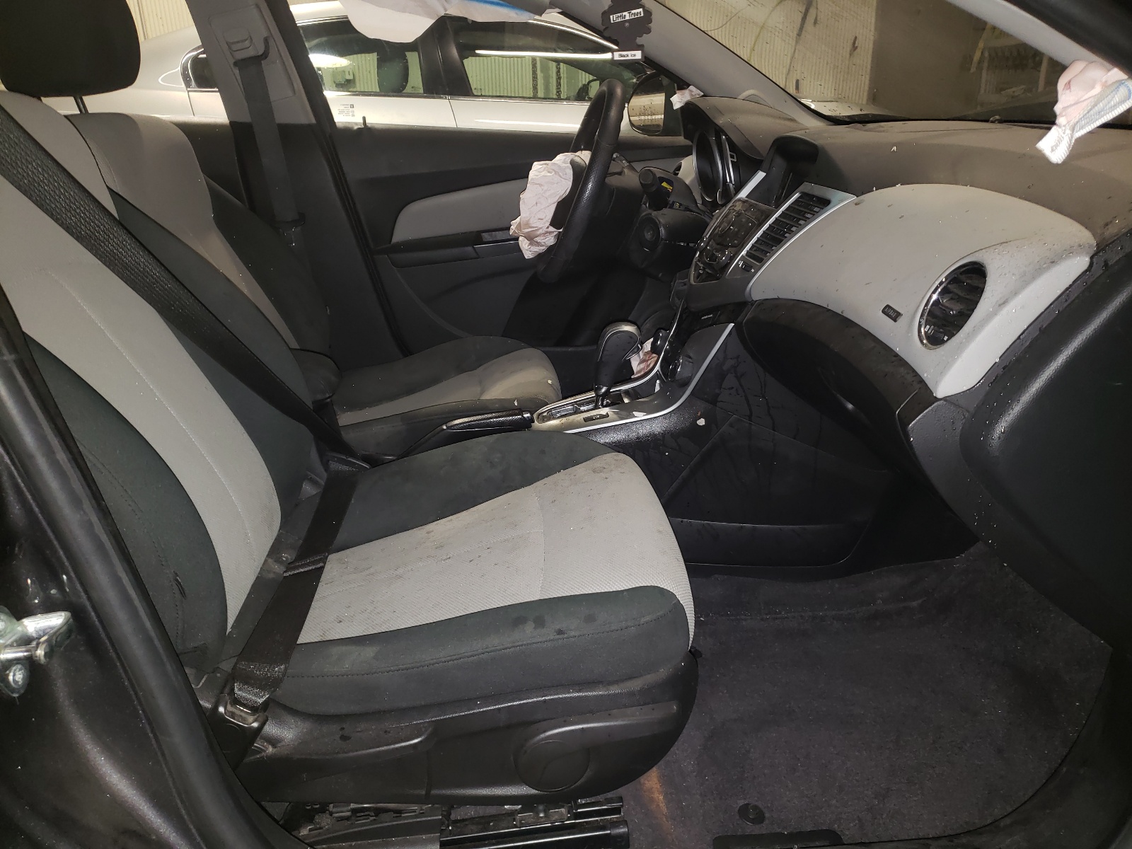 Photo 5 from auction – 2011 CHEVROLET CRUZE LS with VIN 1G1PC5SH4B7195934