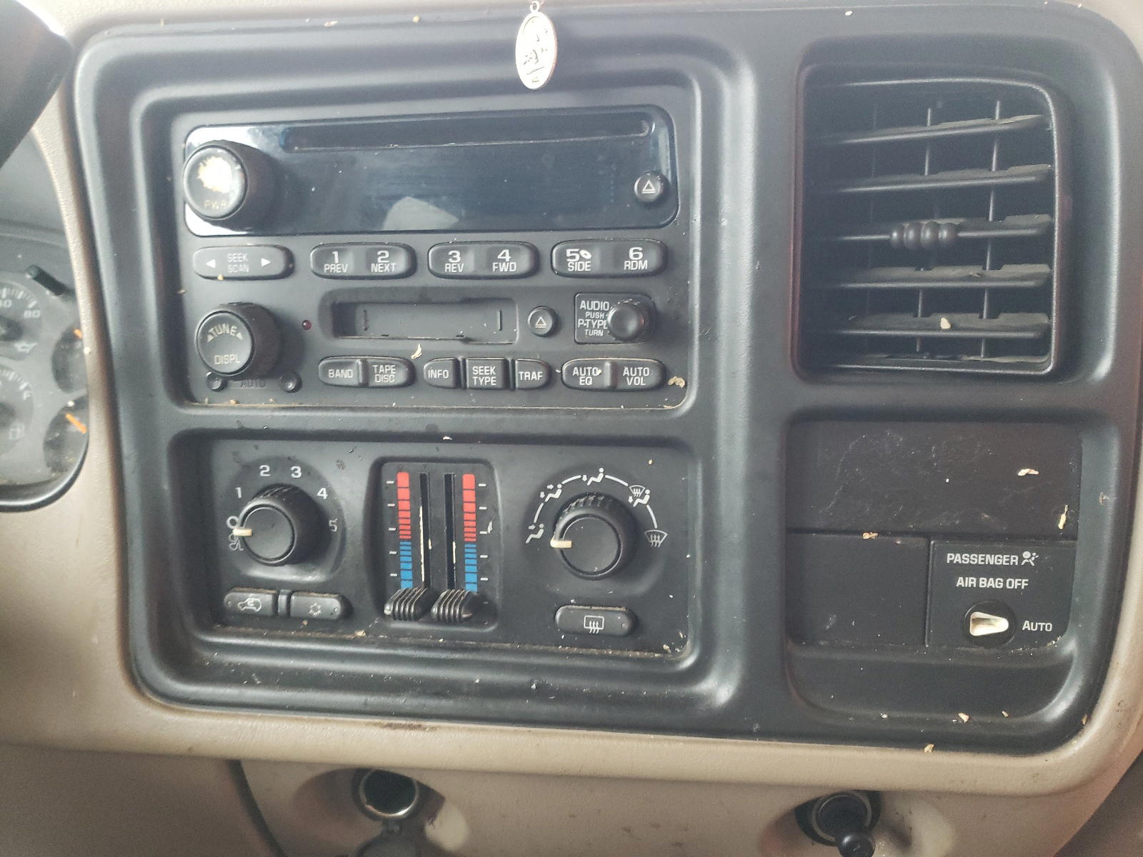 Photo 9 from auction – 2004 CHEVROLET SILVERADO with VIN 2GCEC19V341146310