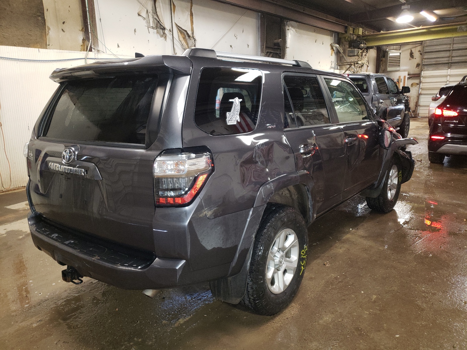 Photo 4 from auction – 2019 TOYOTA 4RUNNER SR with VIN JTEBU5JR9K5643066