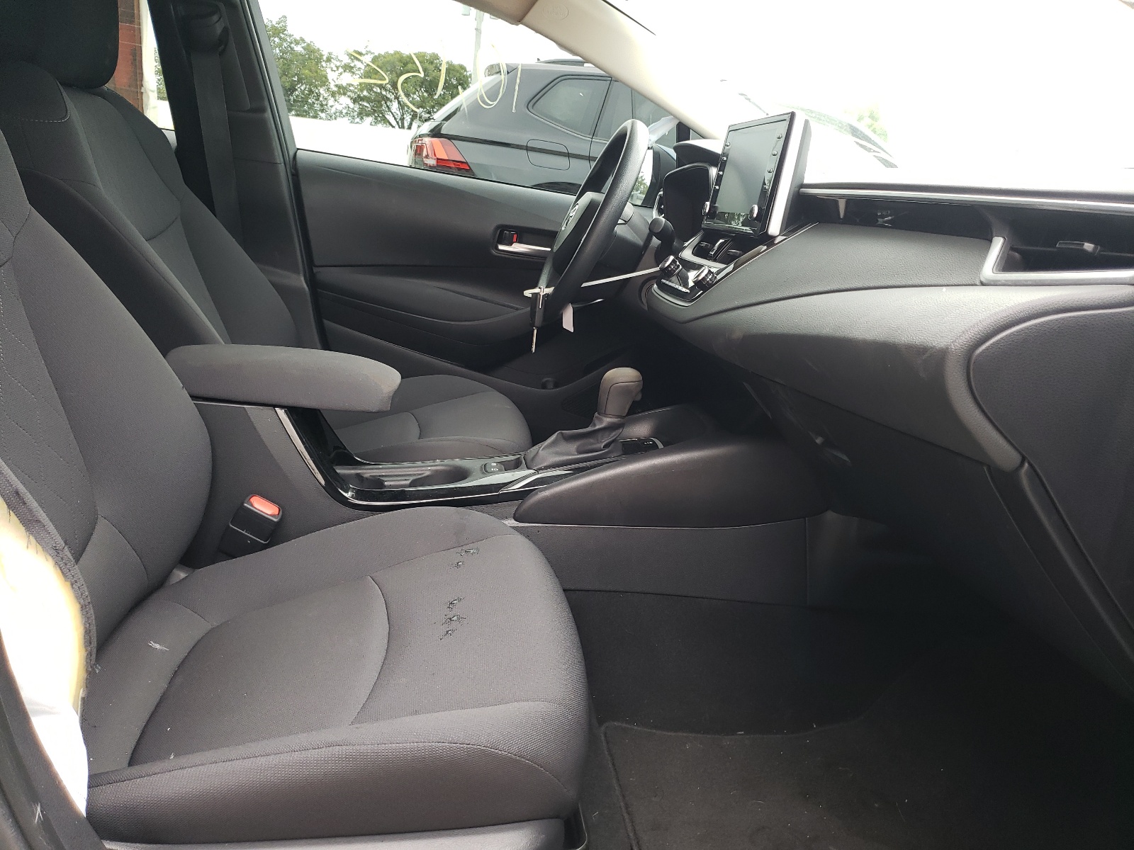 Photo 5 from auction – 2020 TOYOTA COROLLA LE with VIN 5YFEPRAE7LP081038