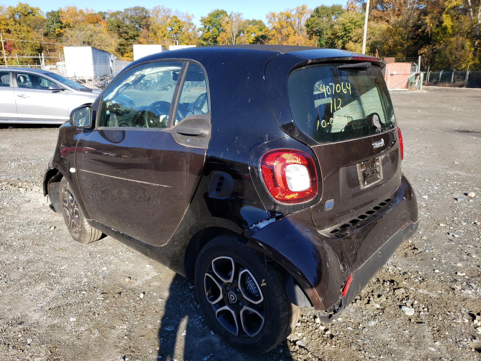 Photo 3 from auction – 2018 SMART FORTWO with VIN WMEFJ9BA6JK311604