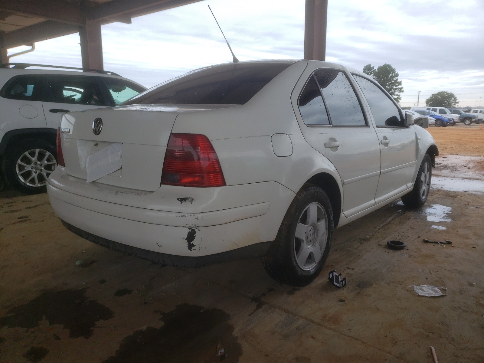 Photo 4 from auction – 2001 VOLKSWAGEN JETTA with VIN 3VWSK69M61M143980