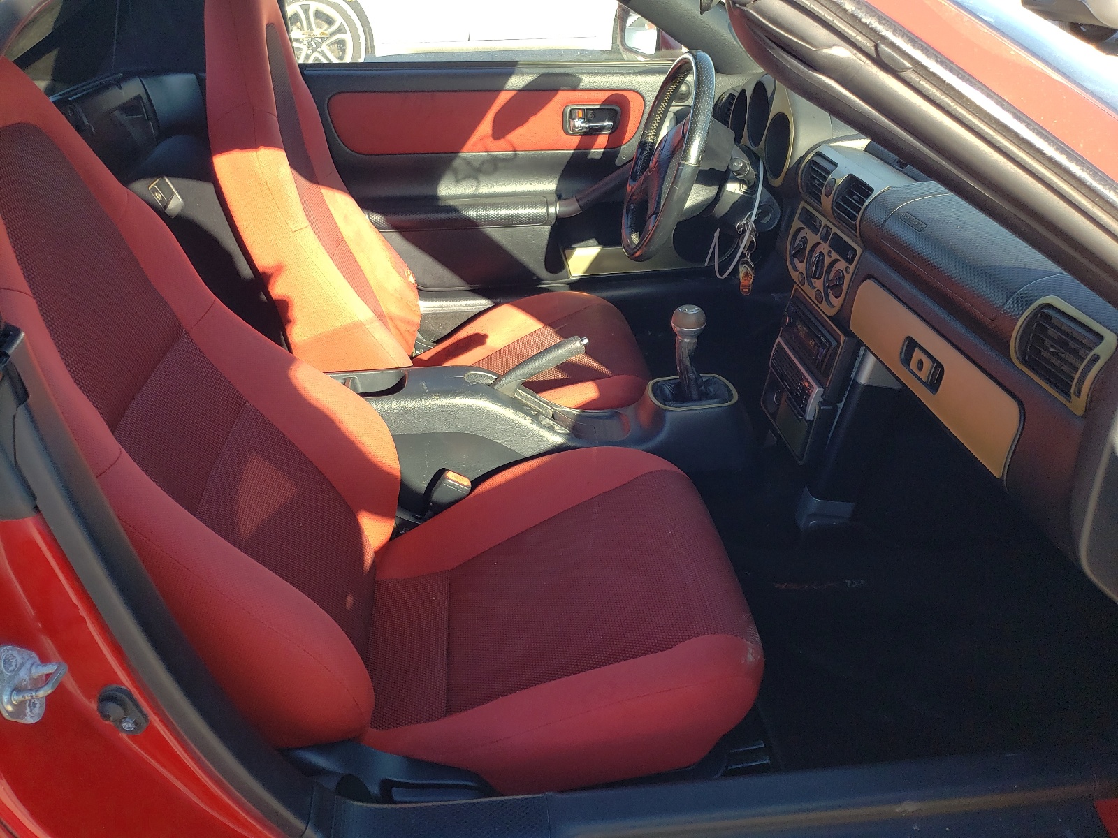 Photo 5 from auction – 2000 TOYOTA MR2 SPYDER with VIN JTDFR3207Y0019204