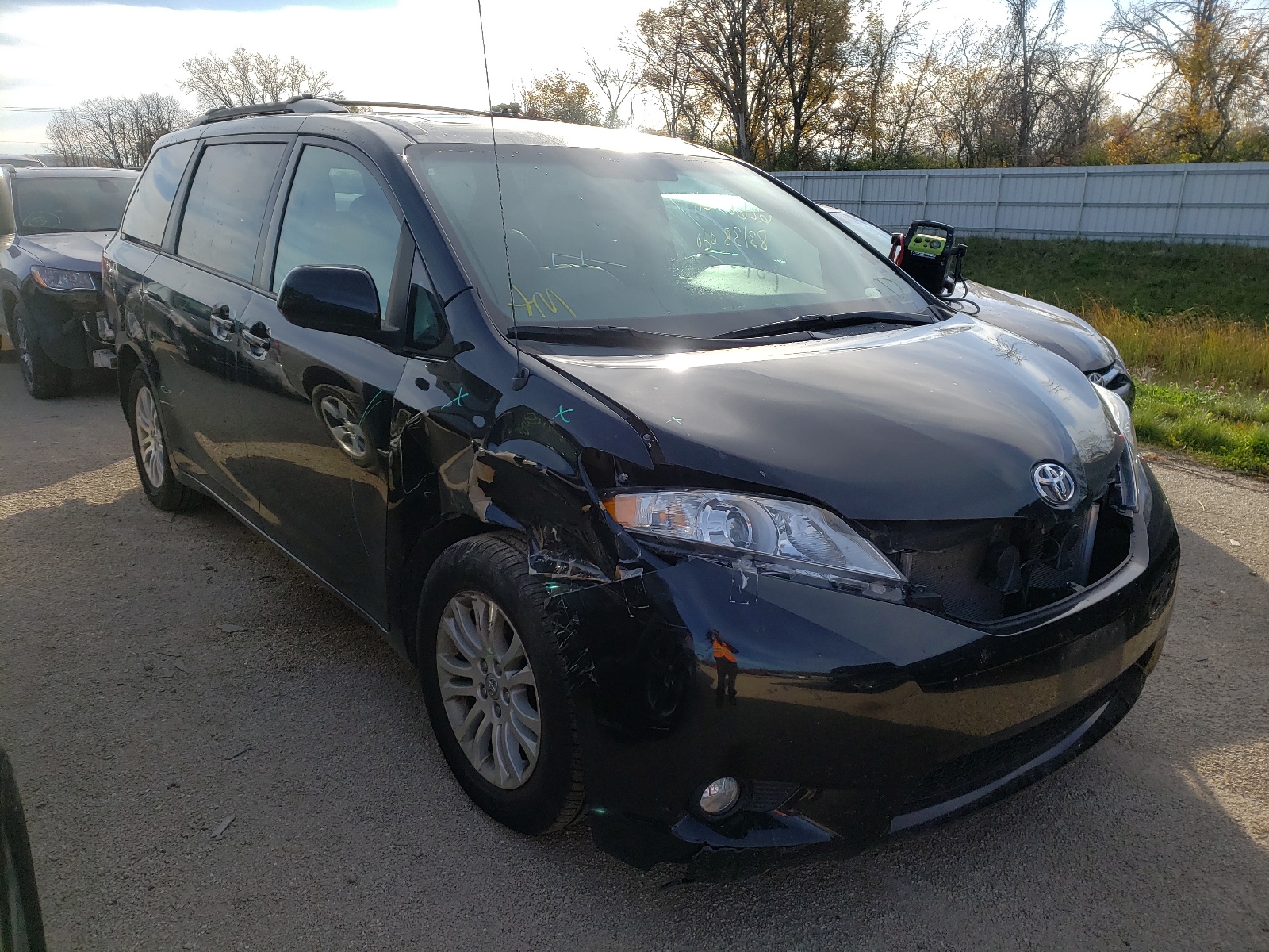 Photo 1 from auction – 2013 TOYOTA SIENNA XLE with VIN 5TDYK3DC2DS367360
