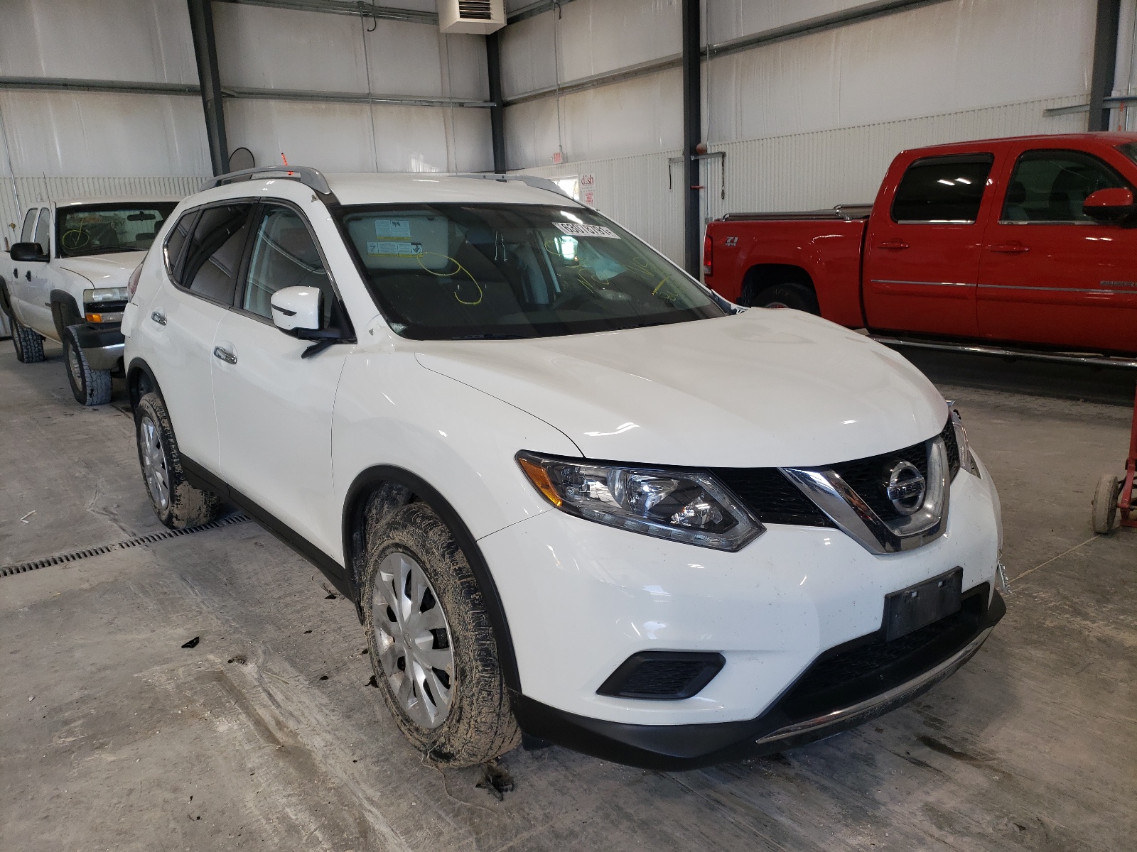 NISSAN ROGUE S 2016 with VIN JN8AT2MV7GW138689 - Photo from auction