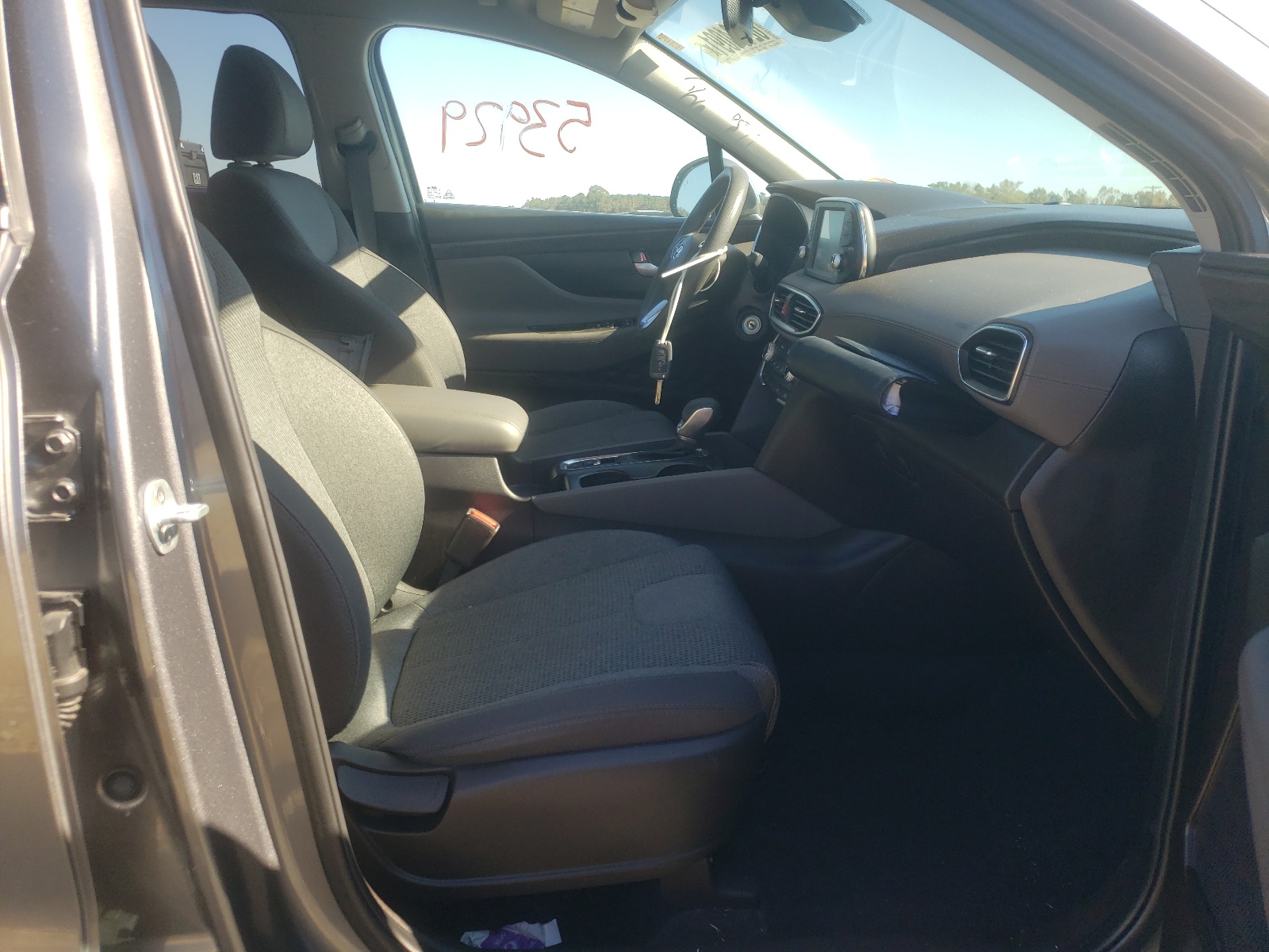Photo 5 from auction – 2019 HYUNDAI SANTA FE S with VIN 5NMS2CAD5KH097253