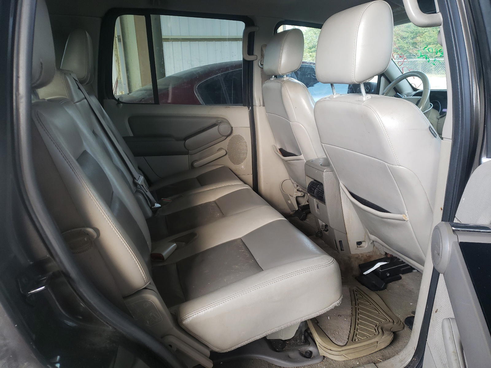 Photo 6 from auction – 2007 FORD EXPLORER X with VIN 1FMEU63EX7UB00528