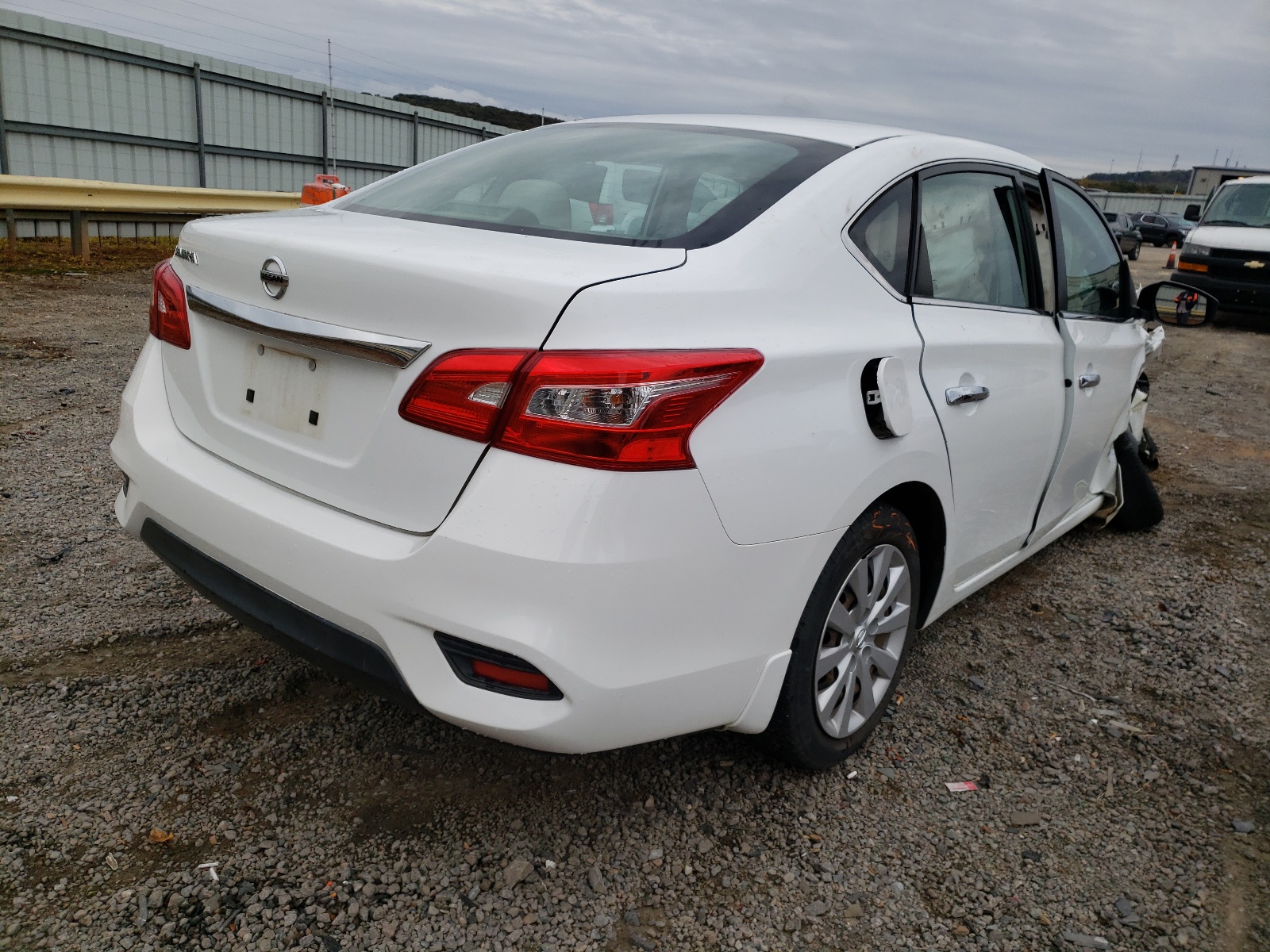 Photo 4 from auction – 2017 NISSAN SENTRA S with VIN 3N1AB7AP9HY230952