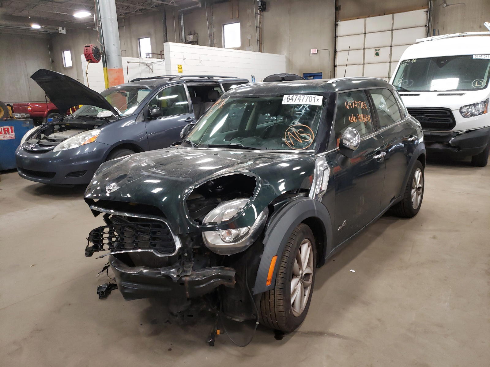 Photo 2 from auction – 2011 MINI COOPER S with VIN WMWZC5C5XBWL55421
