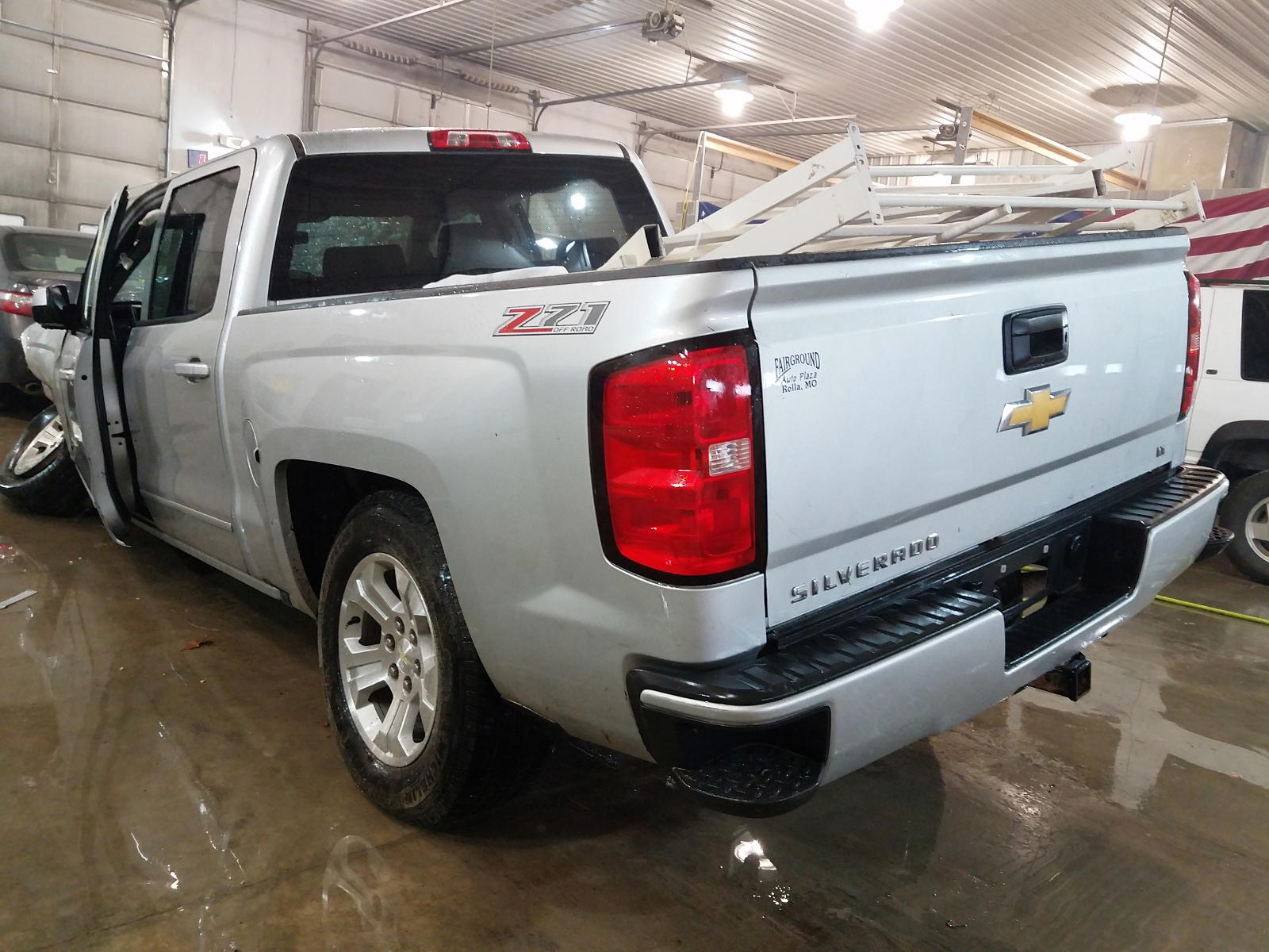 Photo 3 from auction – 2016 CHEVROLET SILVERADO with VIN 3GCUKREC3GG372618