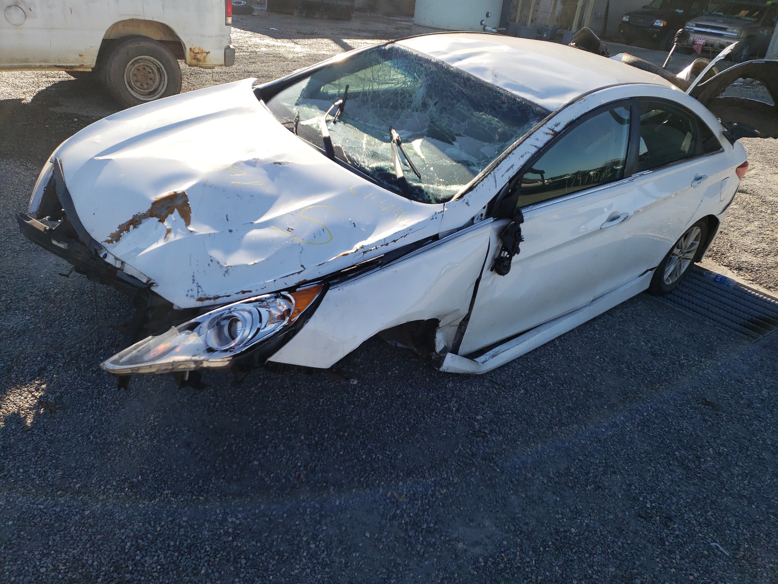Photo 2 from auction – 2014 HYUNDAI SONATA GLS with VIN 5NPEB4AC5EH855805