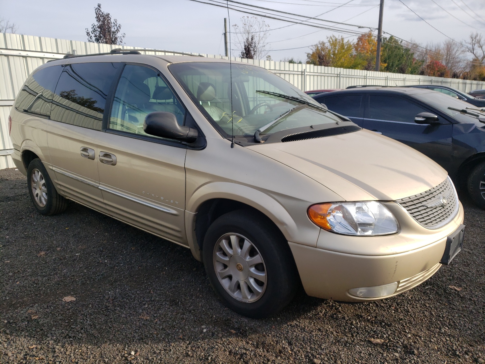 CHRYSLER TOWN AND C 2001 with VIN 2C8GP54L61R305066 - Photo from auction