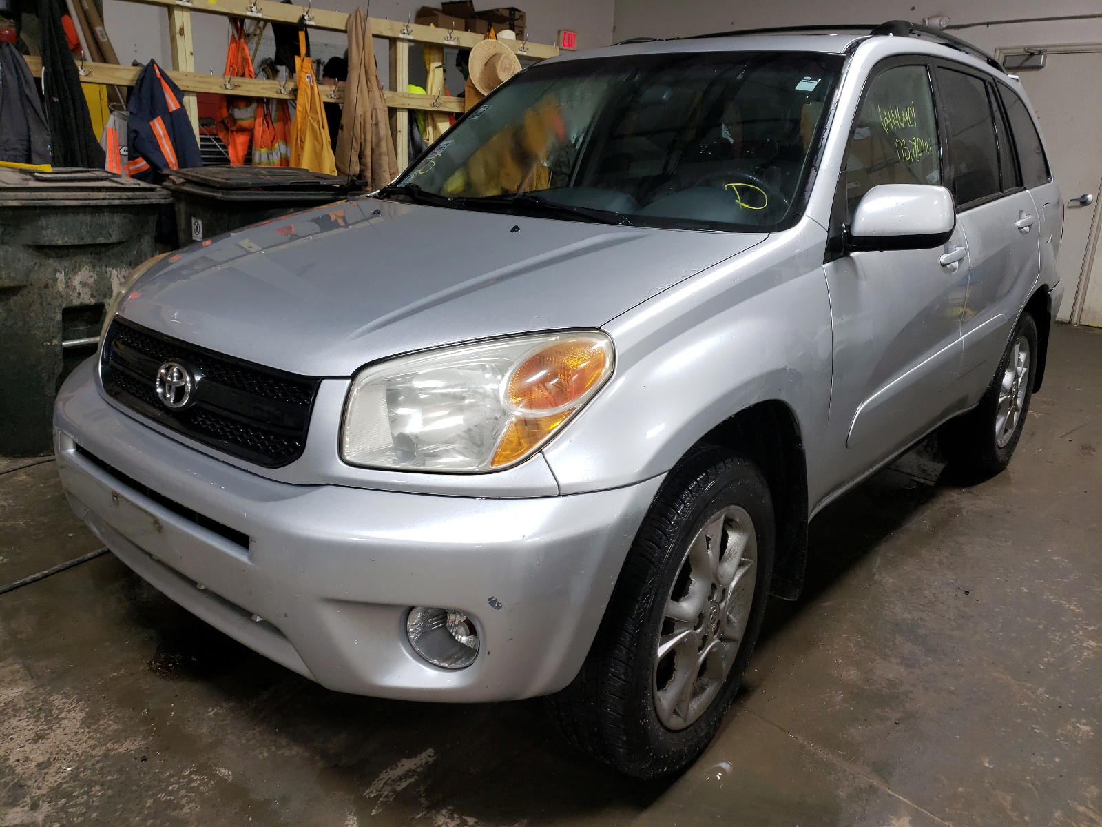 Photo 2 from auction – 2004 TOYOTA RAV4 with VIN JTEGD20V240008855