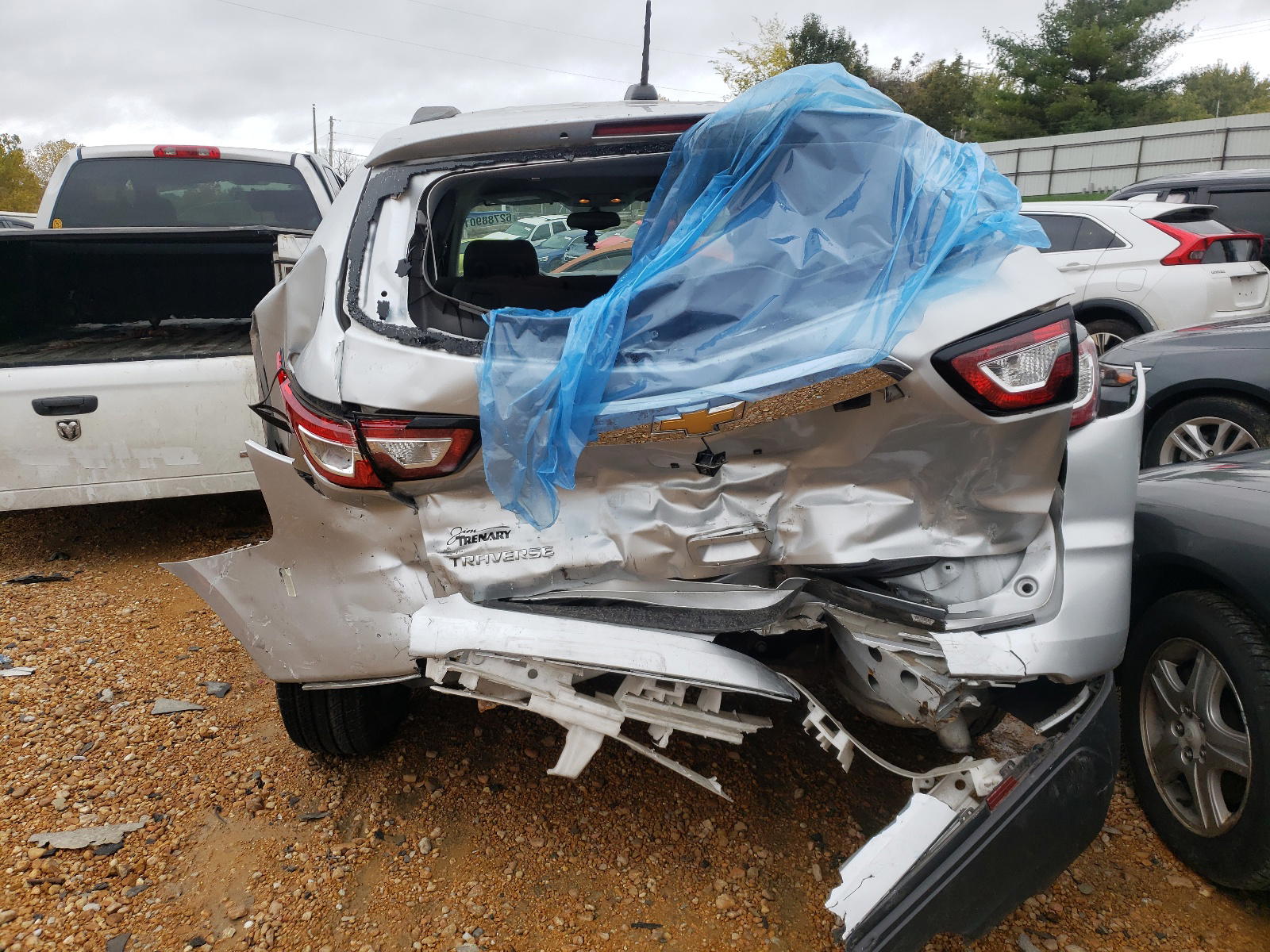 Photo 9 from auction – 2017 CHEVROLET TRAVERSE L with VIN 1GNKRFED3HJ348210