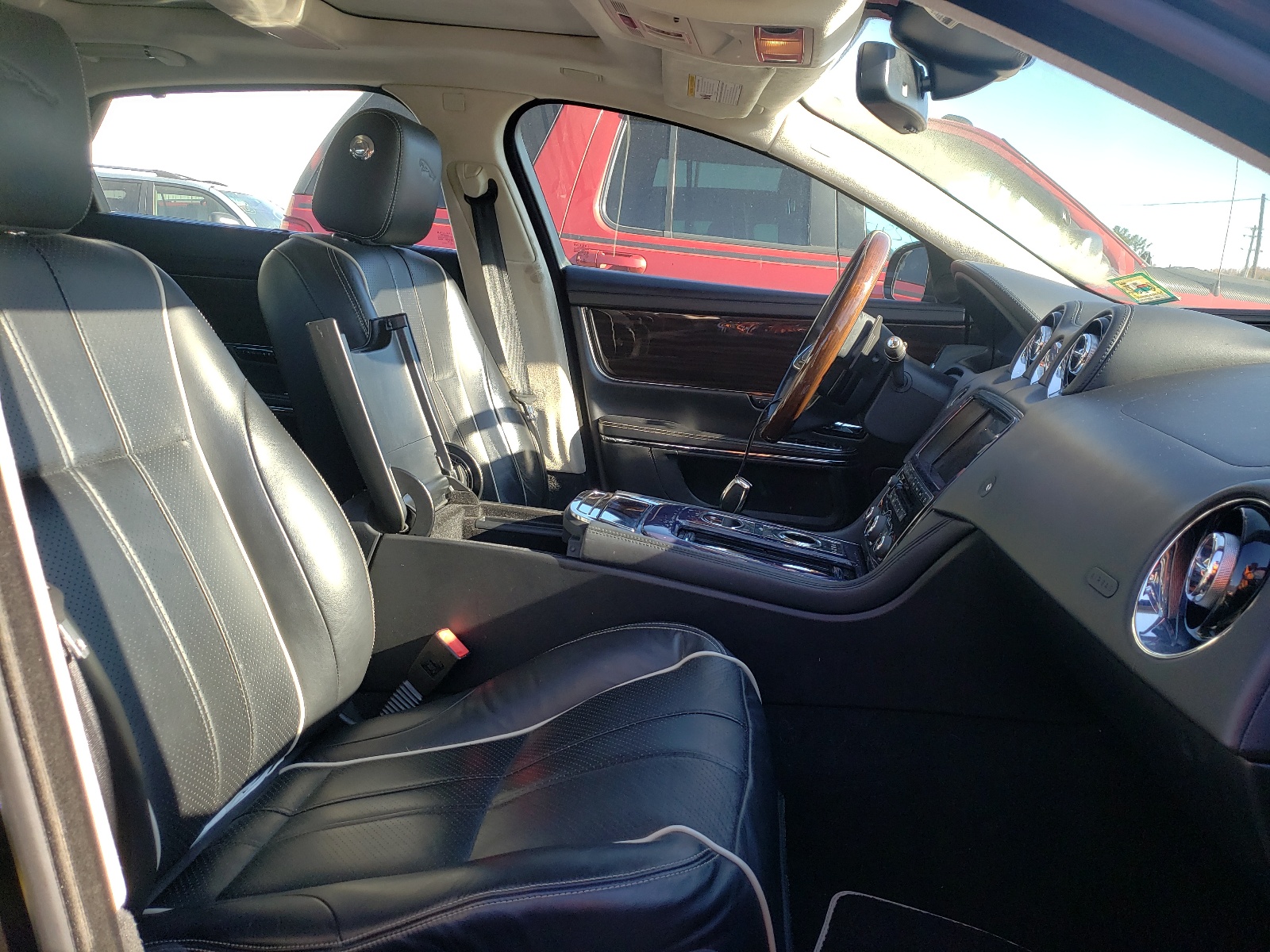 Photo 5 from auction – 2012 JAGUAR XJL with VIN SAJWA2GB0CLV34596