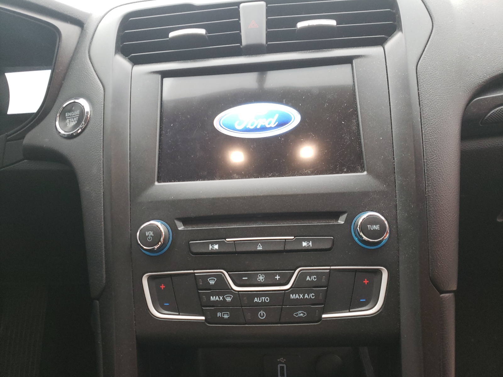 Photo 9 from auction – 2018 FORD FUSION SE with VIN 3FA6P0H76JR114972