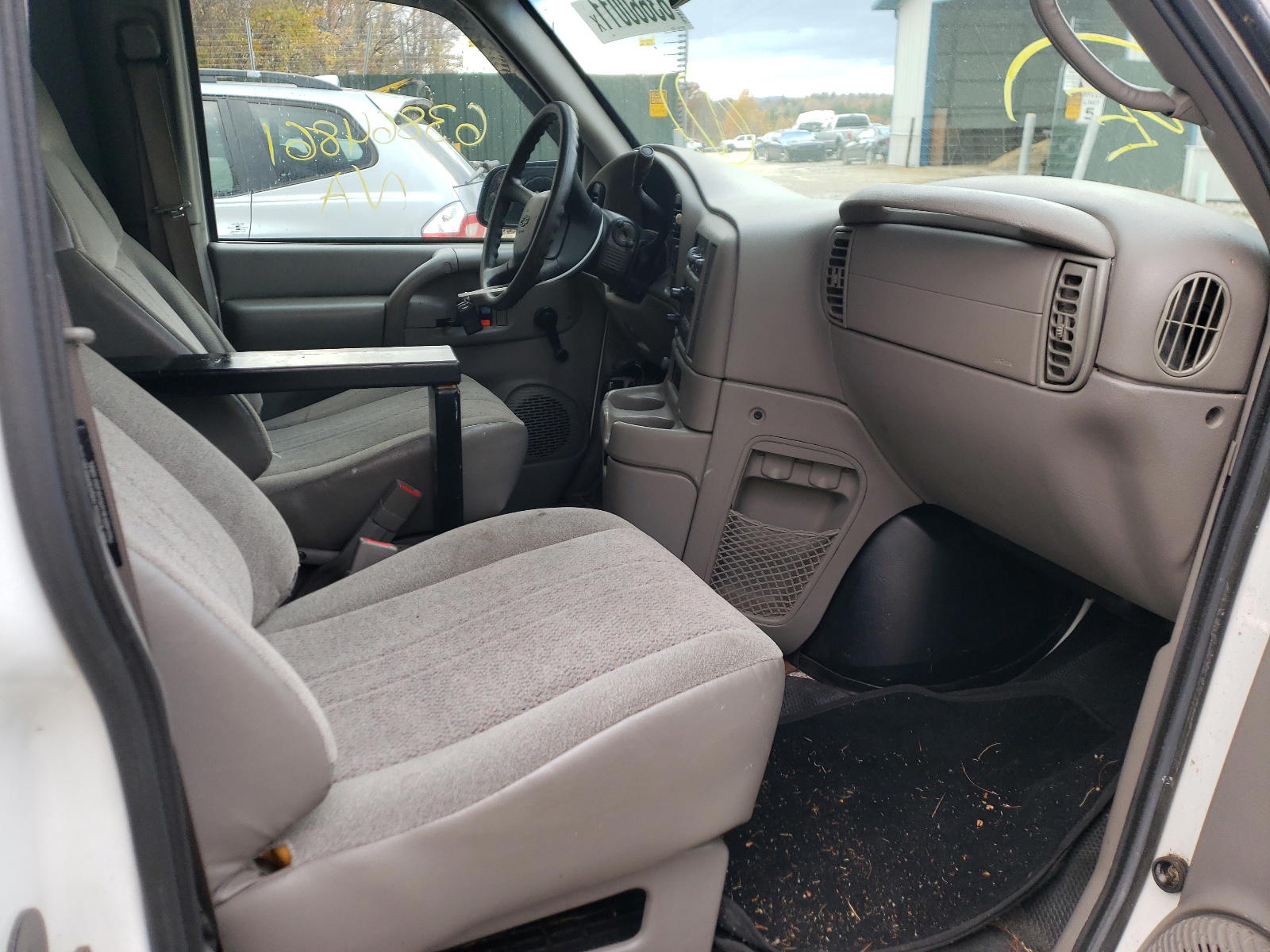 Photo 5 from auction – 2004 CHEVROLET ASTRO with VIN 1GCDL19X64B116005
