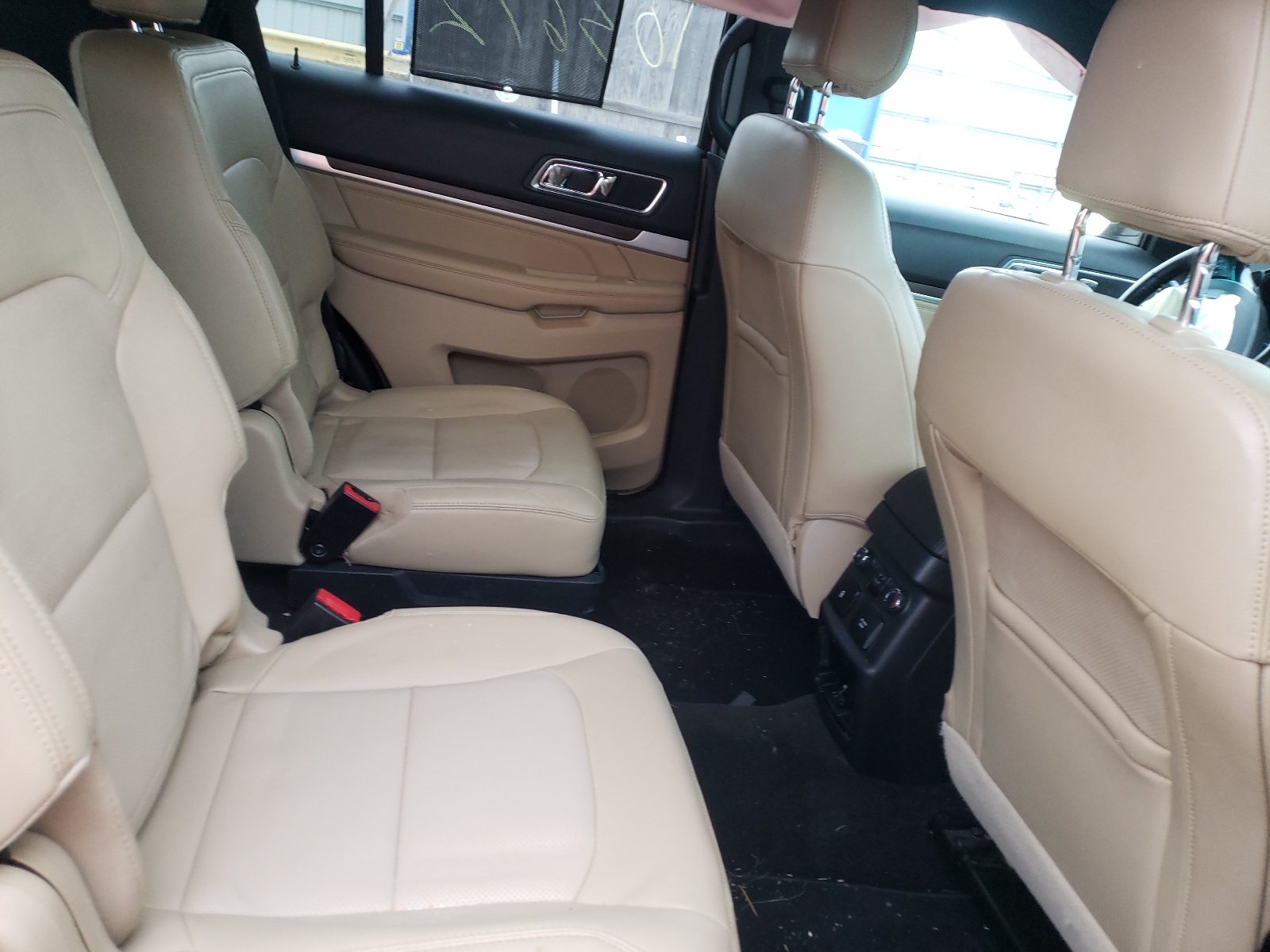 Photo 6 from auction – 2017 FORD EXPLORER L with VIN 1FM5K7F8XHGB50136